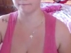 lady with big titties plays on the bed