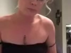 nerdy blondie showing her tits and ass on periscope