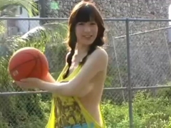 Marina Yamasaki - Braless play basketball