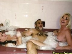 3some Eating Pussy And Squirting In The Bathtub And Bedroom