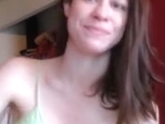 Joleen masturbates on webcam