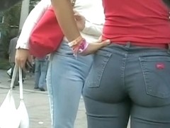 Hot ass brunette followed down the street by a candid cam