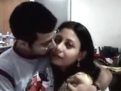 Indian amateur pair filming their copulation on camera