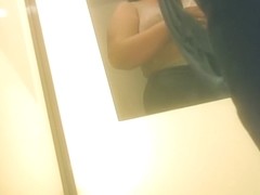 Big woman in bra also looks very sexy on changing room vid