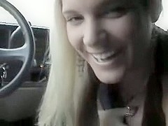 Hot golden-haired oral-service job in the car