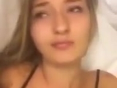 pretty girl shows her tits on periscope