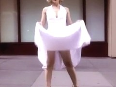 Marilyn Monroe lookalike in street upskirt video