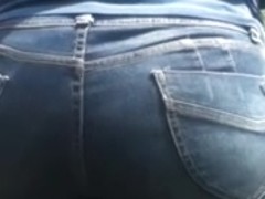 Mega culona en jeans