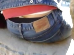 Wonderful chick in tight jeans showing her butt on hidden camera