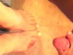 Cumshots On Pantyhosed Toes